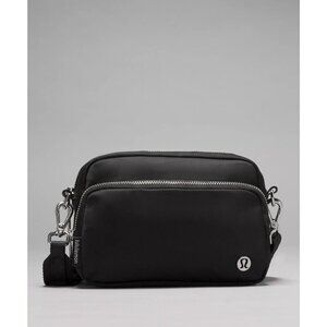 Everywhere Crossbody Bag 2L Metal Hardware - Black